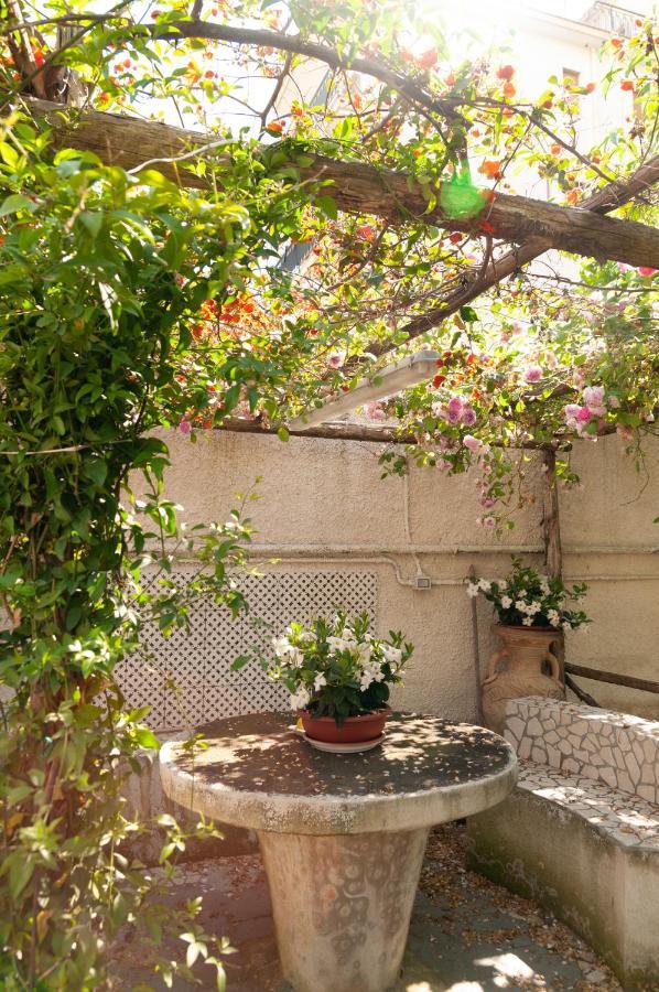 Casa Teresinella Garden Apartment Torre Annunziata Bagian luar foto